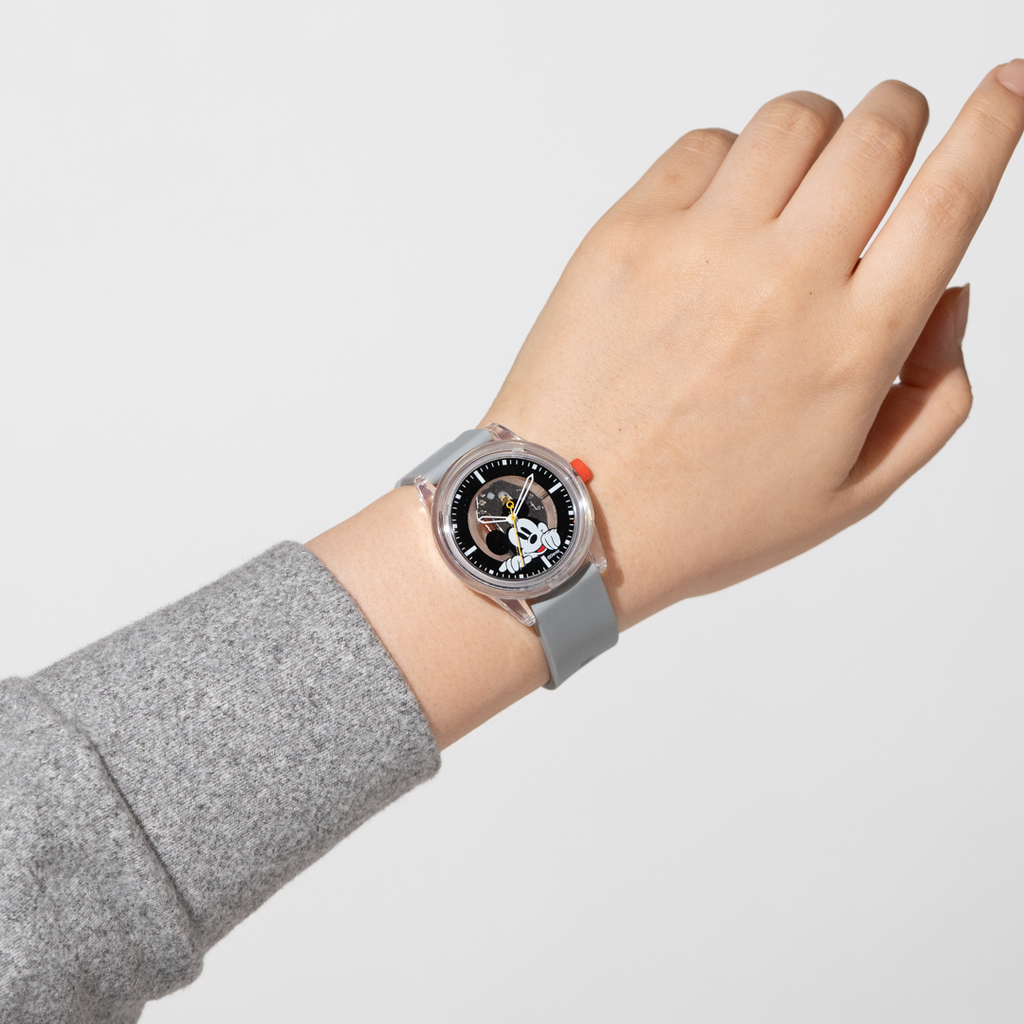 Disney Collection ミッキー グレー：ウィンドウ – Q&Q SmileSolar