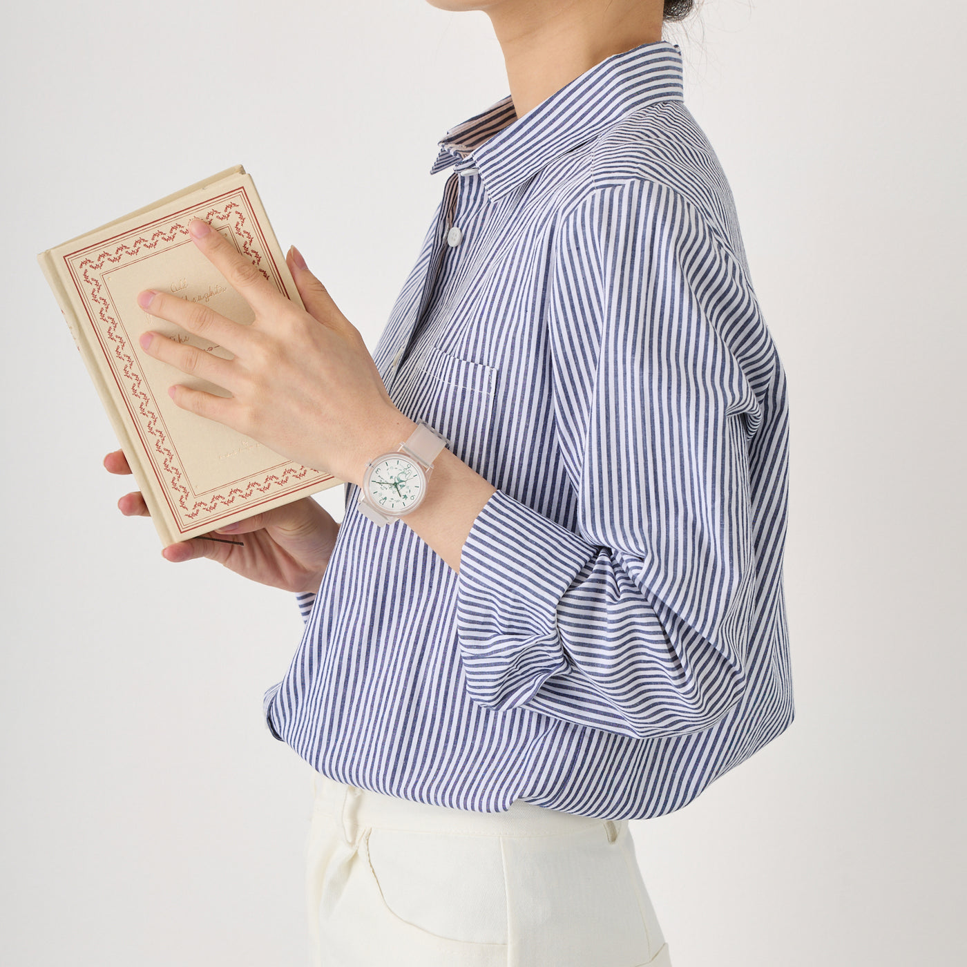 ぷー様 FENDI フェンディ エンボスロゴ 二つ折り財布（小銭入れあり